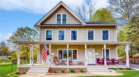 89 Hillside Ave, Mount Kisco, NY 10549