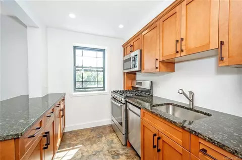 20 Manchester Rd #2L, Eastchester, NY 10709