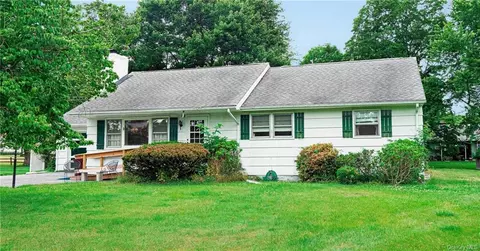 6 Melody Ln, Warwick, NY 10990