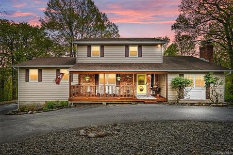 28 Mandy Ln, Washingtonville, NY 10992