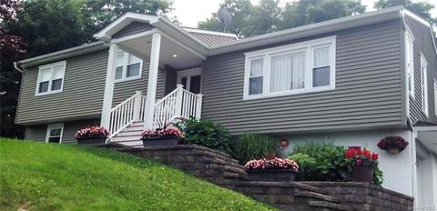 69 Hy Vue Dr, Newburgh, NY 12550