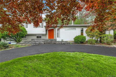19 Locust Hollow Dr, Ramapo, NY 10952