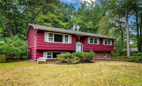 3 Capricorn Ln, Ramapo, NY 10952