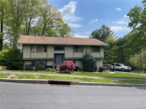 6 Briarcliff Rd, Clarkstown, NY 10956