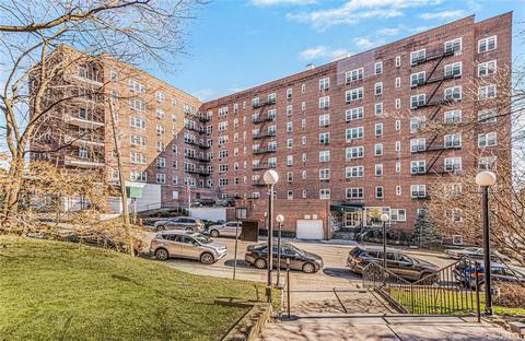 2 Bronxville Rd #8K, Yonkers, NY 10708