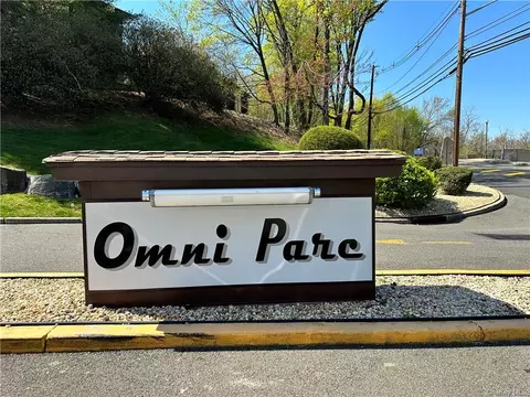44 Omni Parc Dr, Clarkstown, NY 10954