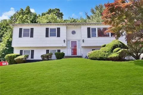 26 Spruce Dr, Stony Point, NY 10980