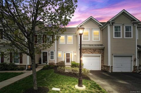 3 Bainbridge Pl #202, Newburgh, NY 12550