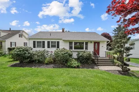 55 Jackson Dr, Stony Point, NY 10980