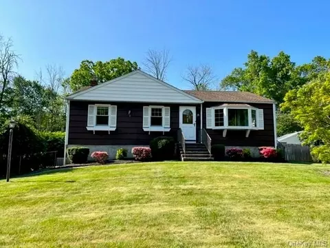 26 Carmen Dr, Clarkstown, NY 10954