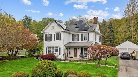 72 Old Glenham Rd, Fishkill, NY 12524