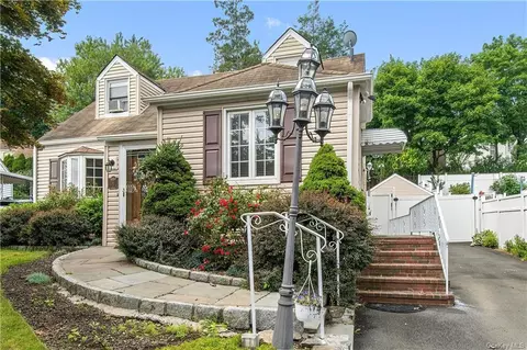 50 Cantitoe Rd, Yonkers, NY 10710