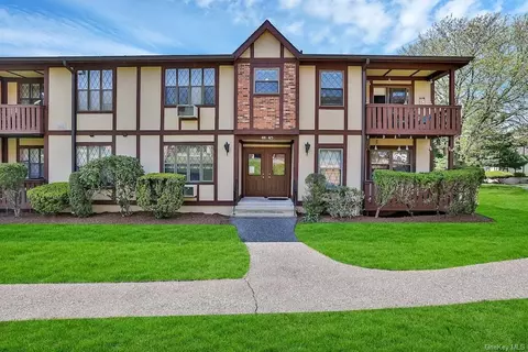 421 Sierra Vista Ln, Clarkstown, NY 10989