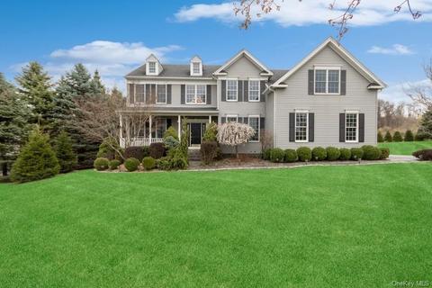 10 Pheasant Run, East Fishkill, NY 12533