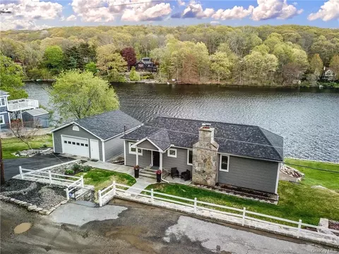 25 Dutchess Dr, Holmes, NY 12531