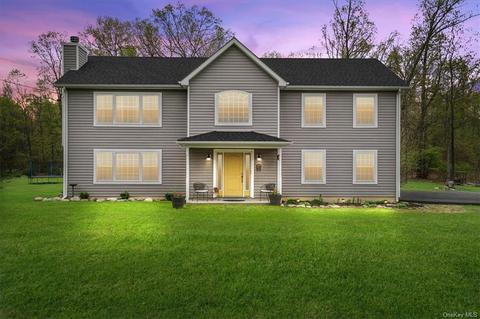 102 Holloran Rd, New Windsor, NY 12553