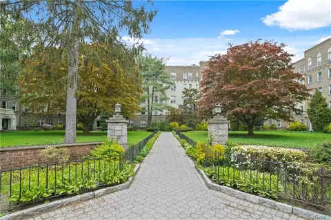 472 Gramatan Ave #3E, Mount Vernon, NY 10552