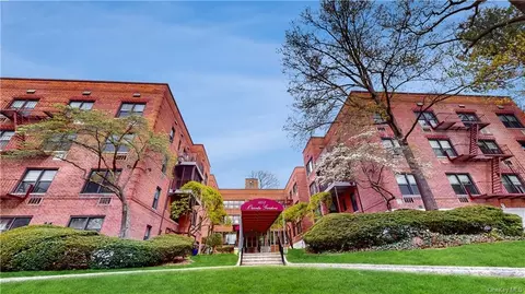 1015 Old Post Rd #1F, Mamaroneck, NY 10543