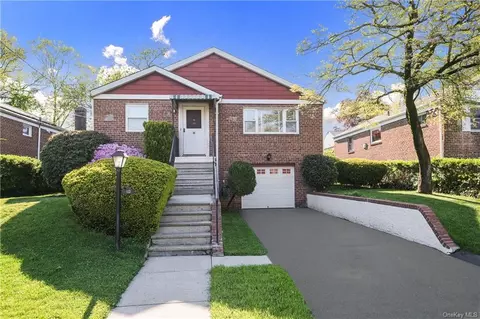 10 Massitoa Rd, Yonkers, NY 10710