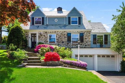 97 Shadow Ln, New Rochelle, NY 10801