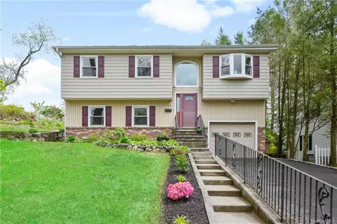 46 Glendale Cir, Stamford, CT 06906