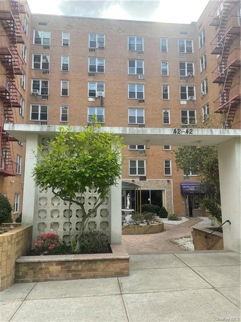 4242 Colden St #F3, Flushing, NY 11355