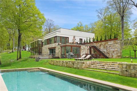 15 Col Sheldon Ln, Pound Ridge, NY 10576