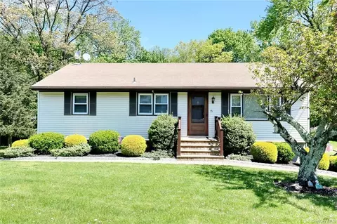 15 Hickory Dr, Stony Point, NY 10980