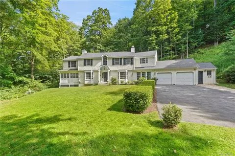 52 Stone Hill Rd, Bedford, NY 10506