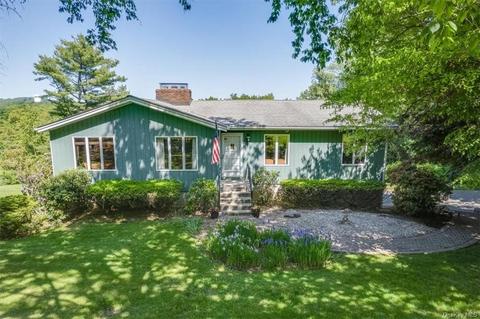 214 Tomahawk St, Yorktown Heights, NY 10598