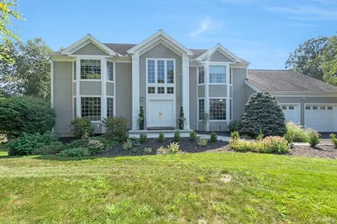 10 Stonington Hts, Mount Pleasant, NY 10510