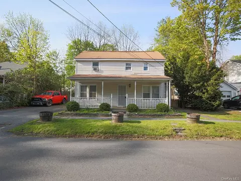 32 Grand St, Mamakating, NY 12790