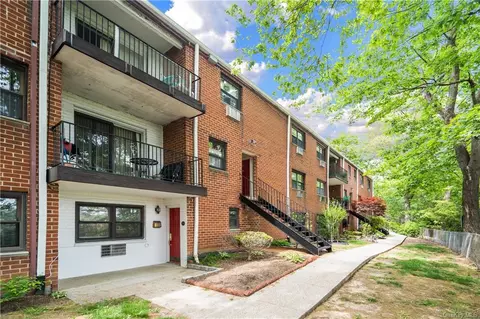 51 Fieldstone Dr #64, Greenburgh, NY 10530