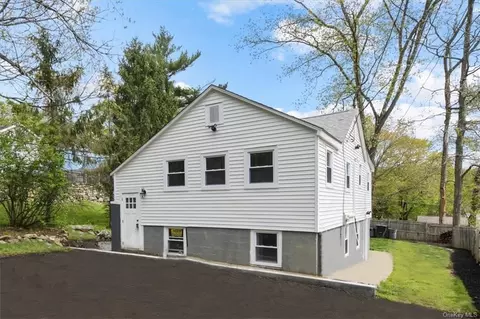 17 Lawrence Dr, Patterson, NY 12563
