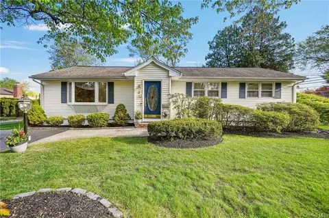 2 Debra Lee Ct, Clarkstown, NY 10994