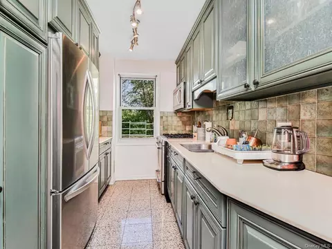 4525 Henry Hudson Pkwy #304, Bronx, NY 10471