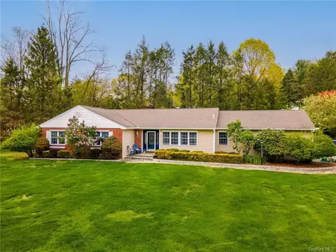 3 Delra Ln, Yorktown Heights, NY 10598
