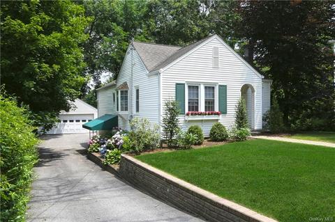 24 Pleasant St, Katonah, NY 10536