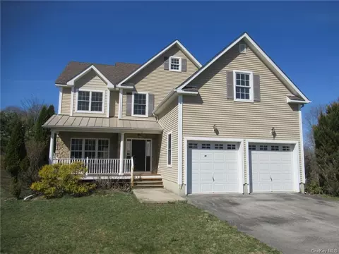 3 Summit Dr, Marlboro, NY 12542