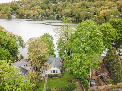 75 Lake Dr, Putnam Valley, NY 10537