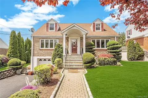 75 Mohawk Rd, Yonkers, NY 10710 photo 1