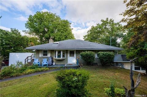 26 Mountain View Dr, Mahopac, NY 10541