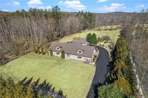 24 Favino Dr, Newburgh, NY 12589