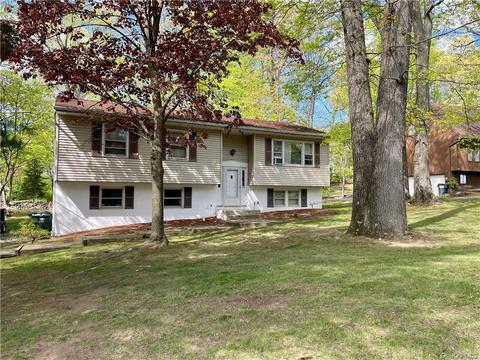35 Rockwood Dr, Newburgh, NY 12550