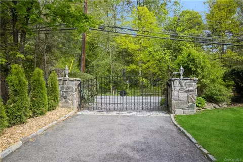 215 Croton Dam Rd, New Castle, NY 10562