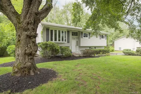 45 East St, Clarkstown, NY 10994