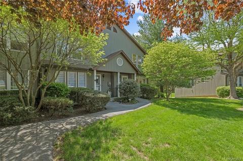 29 Hemlock Cir, Peekskill, NY 10566