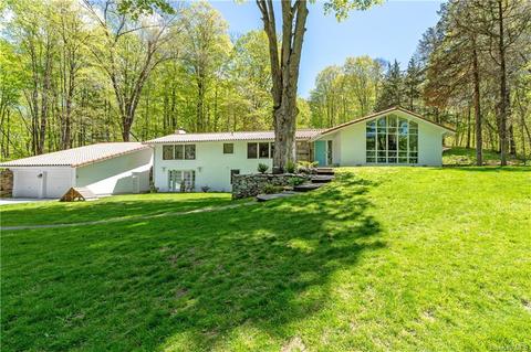 645 Grant Rd, North Salem, NY 10560