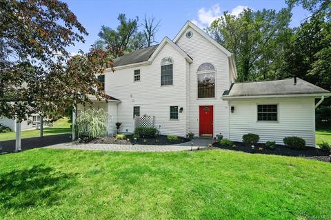 1 Lighthouse Ct, Tomkins Cove, NY 10986