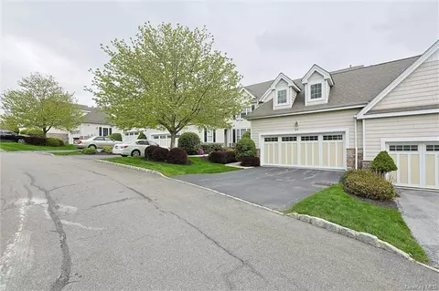 66 Pinehurst Cir, Monroe, NY 10950